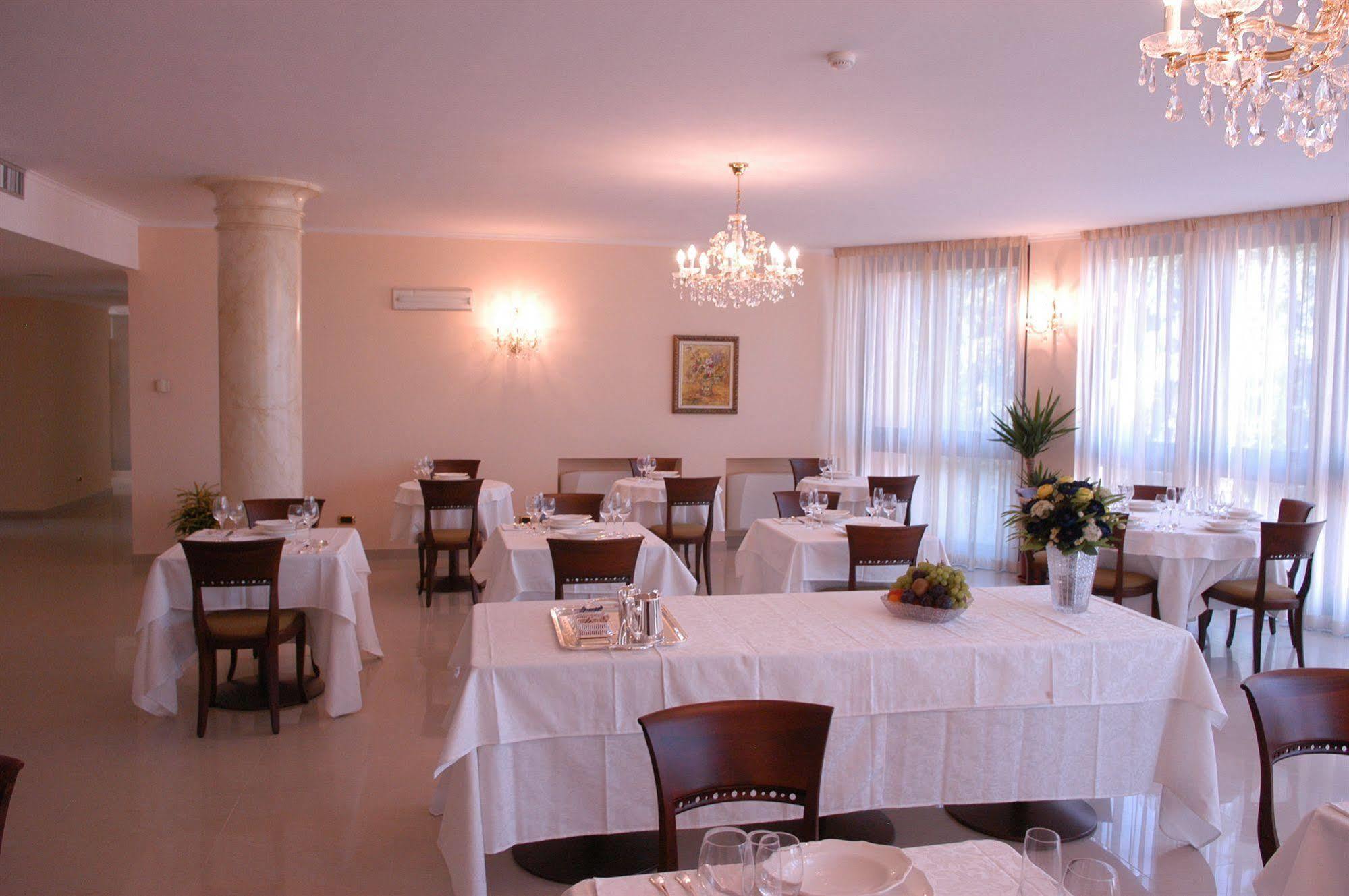 Pilgrim's Hotel Cicognolo Exterior foto