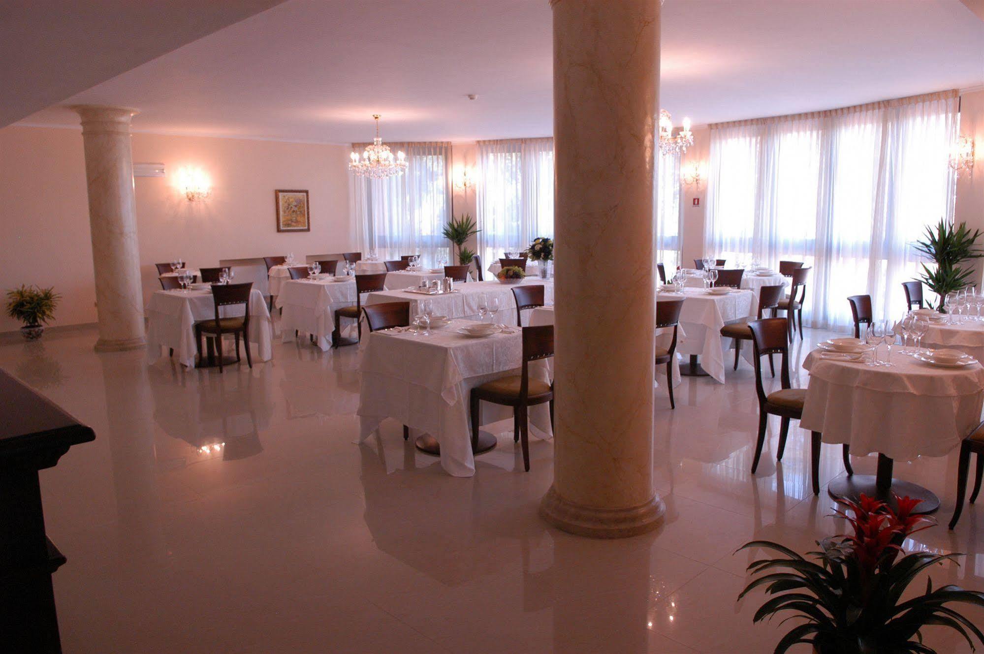 Pilgrim's Hotel Cicognolo Exterior foto